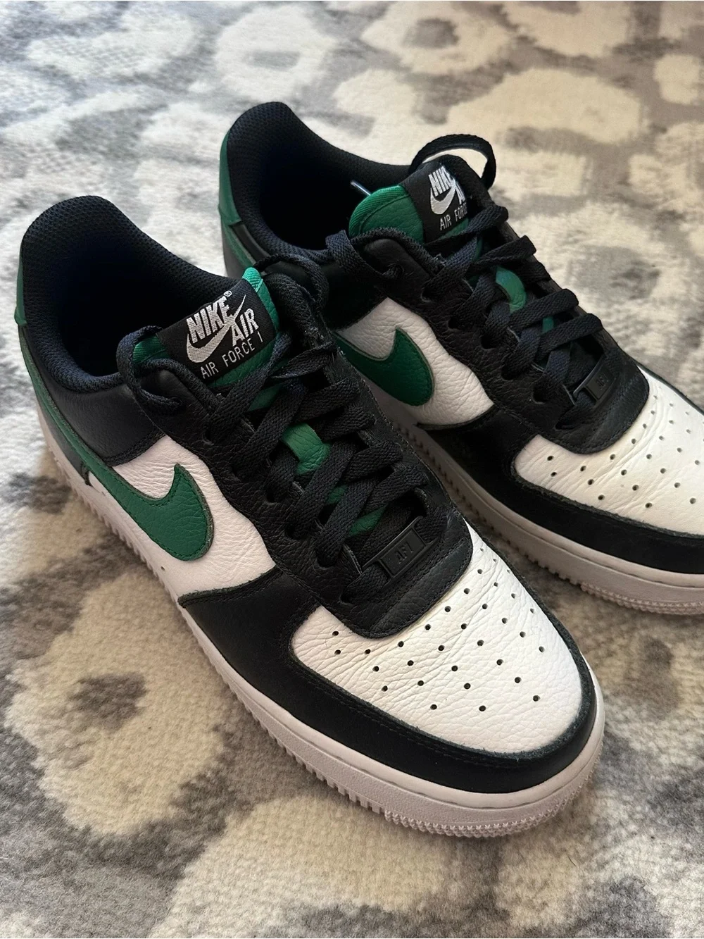 Nike Women’s Size 8 Air Max Correlate White Black New Green Sneakers